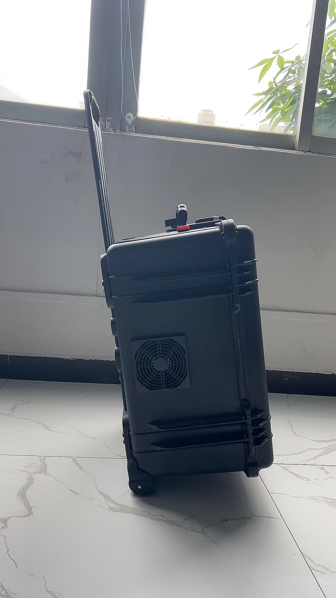 雷州手拉箱型移动通信干扰器